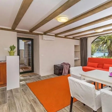 Casa vacanze Kamena Kuca Prvi Red Do Mora S Vrtom