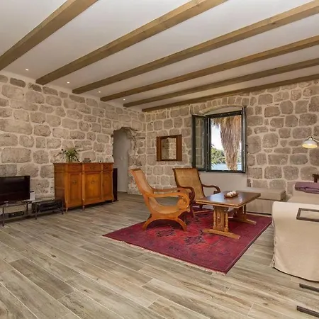 Kamena Kuca Prvi Red Do Mora S Vrtom Casa vacanze *