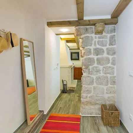 Kamena Kuca Prvi Red Do Mora S Vrtom Sipanska Luka (Sipan)