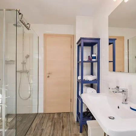 Kamena Kuca Prvi Red Do Mora S Vrtom Holiday home Sipanska Luka (Sipan)